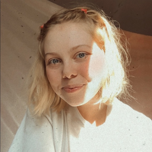 Meet your Posher, Aglaë - Picture 1 of 2